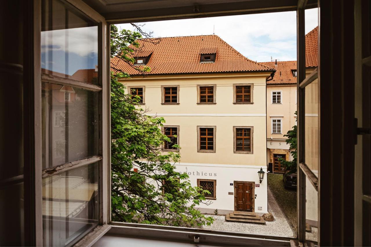 U Modreho Orla - At The Blue Eagle Hotel Praag Buitenkant foto